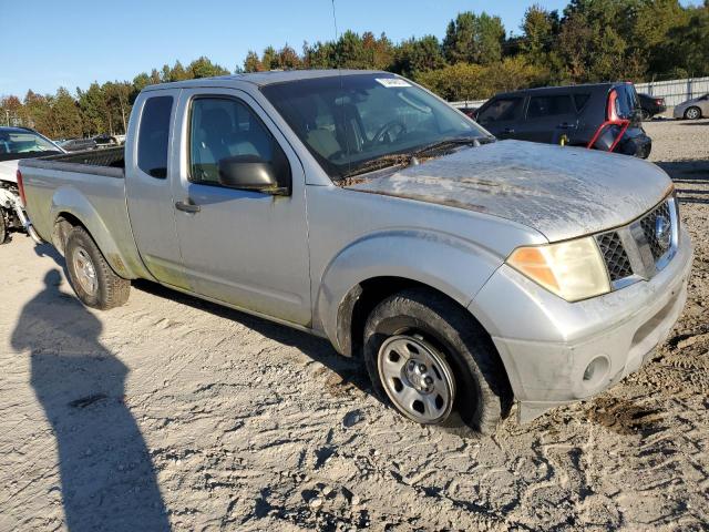 1N6BD06T75C454408 - 2005 NISSAN FRONTIER KING CAB XE SILVER photo 4