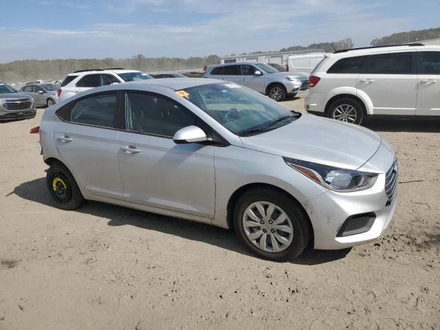 3KPC24A67ME146233 - 2021 HYUNDAI ACCENT SE SILVER photo 4