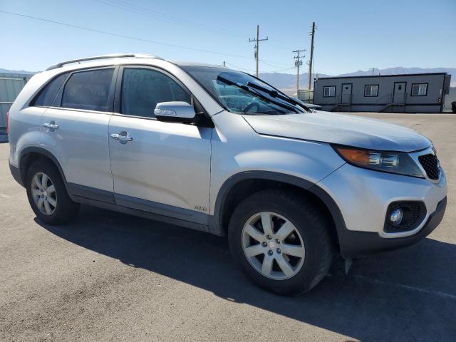 5XYKTDA14BG106916 - 2011 KIA SORENTO BASE GRAY photo 4