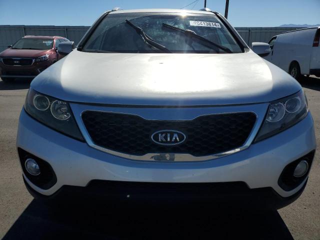 5XYKTDA14BG106916 - 2011 KIA SORENTO BASE GRAY photo 5