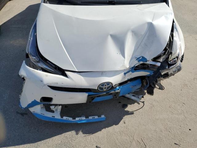 JTDKARFUXK3070594 - 2019 TOYOTA PRIUS WHITE photo 11