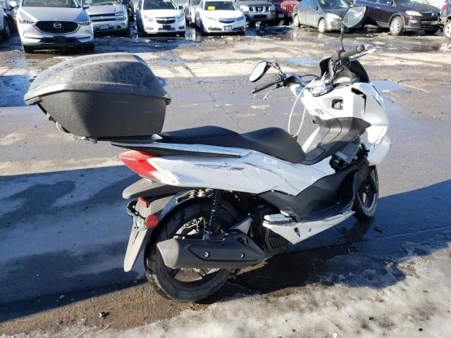 RLHKF1802FY000156 - 2015 HONDA PCX 150 WHITE photo 4