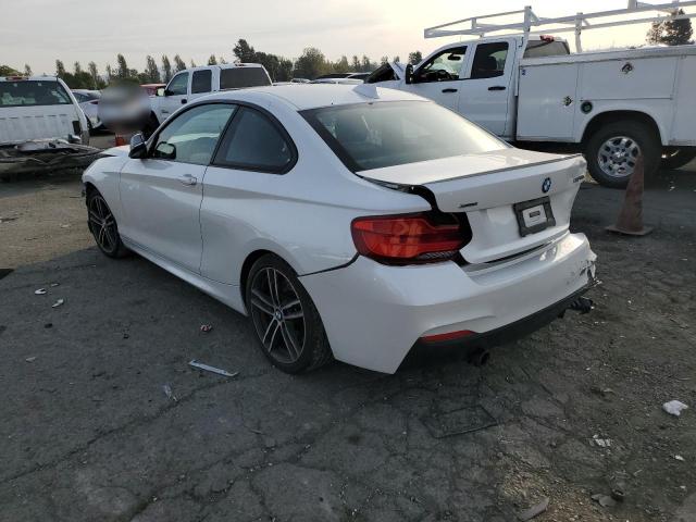 WBA2J7C50JVD60878 - 2018 BMW M240XI WHITE photo 2