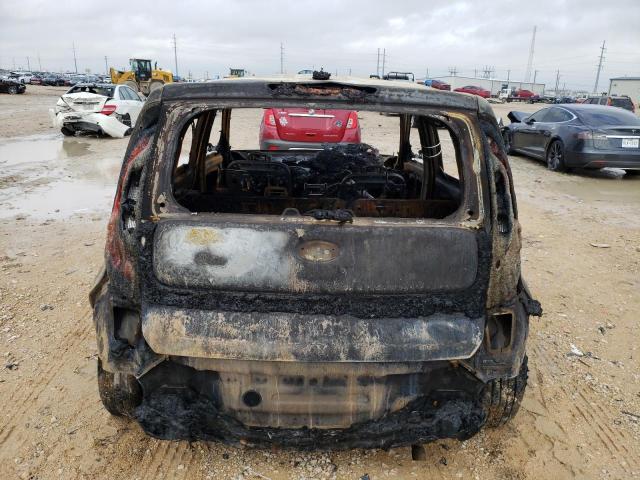 KNDJN2A24H7482606 - 2017 KIA SOUL BURN photo 6