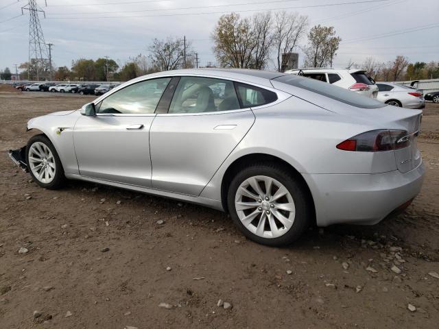 5YJSA1E26HF228930 - 2017 TESLA MODEL S Արծաթագույն լուսանկար 2