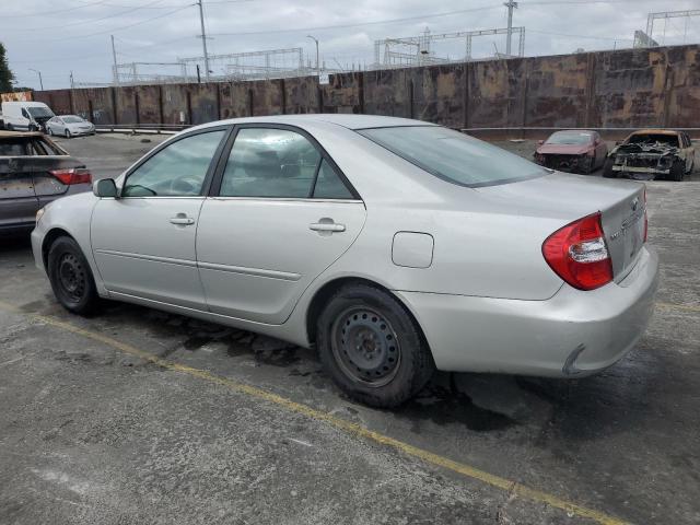 4T1BE32K82U005559 - 2002 TOYOTA CAMRY LE SILVER photo 2