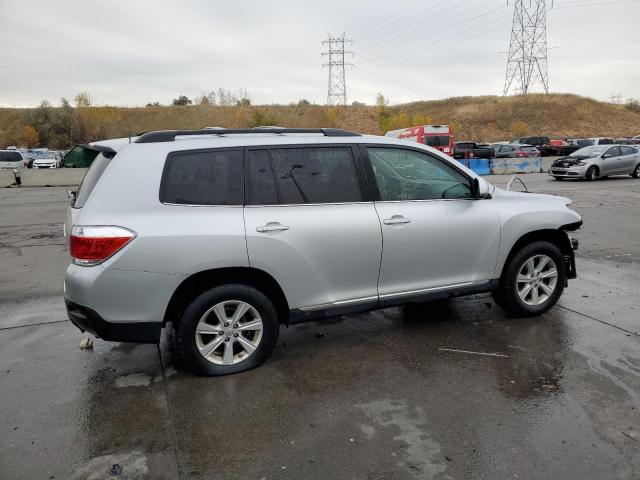 5TDBK3EH8BS043763 - 2011 TOYOTA HIGHLANDER BASE SILVER photo 3