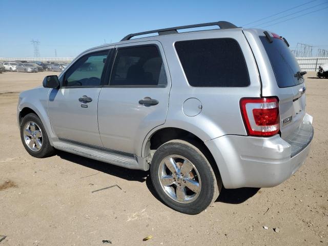 1FMCU0DGXBKA08439 - 2011 FORD ESCAPE XLT SILVER photo 2