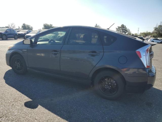 JTDKN3DU0D5621546 - 2013 TOYOTA PRIUS GRAY photo 2