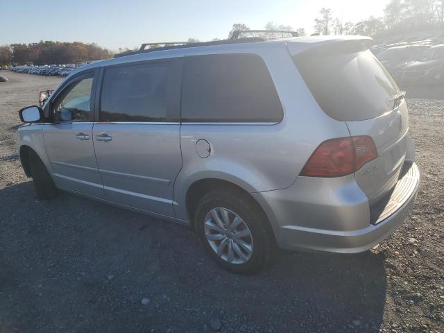 2C4RVABG3CR277051 - 2012 VOLKSWAGEN ROUTAN SE SILVER photo 2