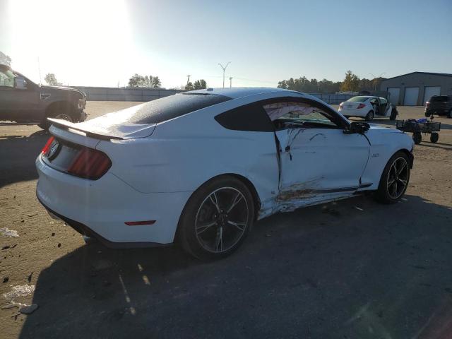 1FA6P8CF5H5262640 - 2017 FORD MUSTANG GT WHITE photo 3