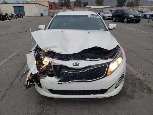 KNAGM4A78F5594092 - 2015 KIA OPTIMA LX WHITE photo 5