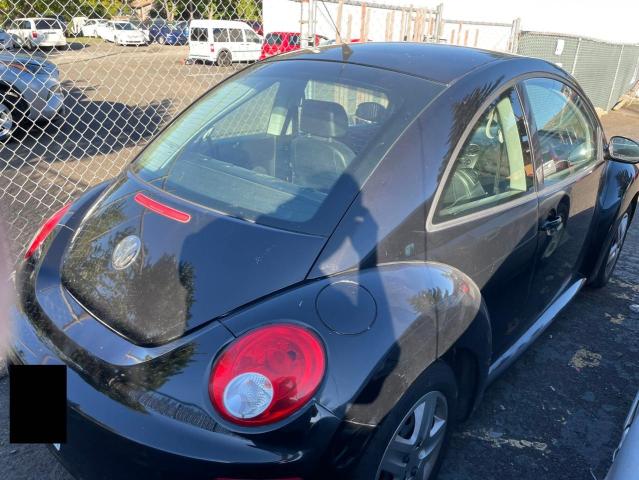 3VWPG3AG0AM015343 - 2010 VOLKSWAGEN NEW BEETLE BLACK photo 4