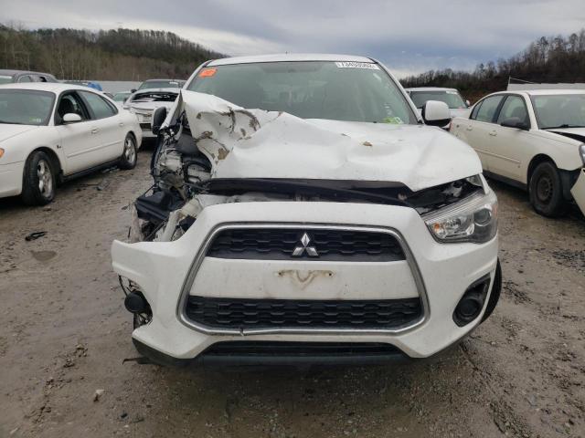 4A4AR3AU9FE033483 - 2015 MITSUBISHI OUTLANDER ES WHITE photo 5