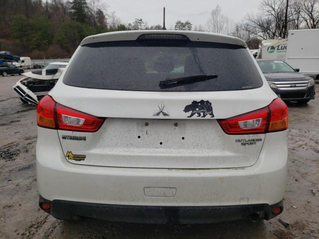 4A4AR3AU9FE033483 - 2015 MITSUBISHI OUTLANDER ES WHITE photo 6