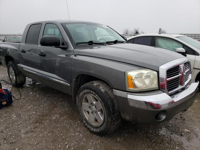 1D7HW58N15S120292 - 2005 DODGE DAKOTA QUAD LARAMIE GRAY photo 4