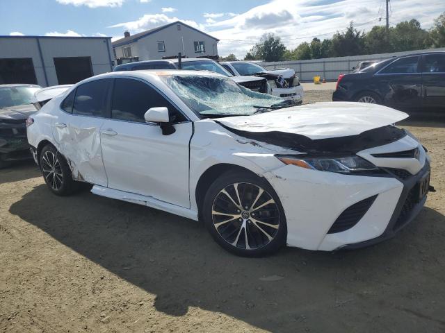 4T1B11HK6JU129416 - 2018 TOYOTA CAMRY L WHITE photo 4