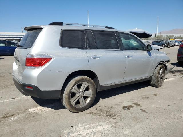 5TDDK3EH8DS199135 - 2013 TOYOTA HIGHLANDER LIMITED SILVER photo 3