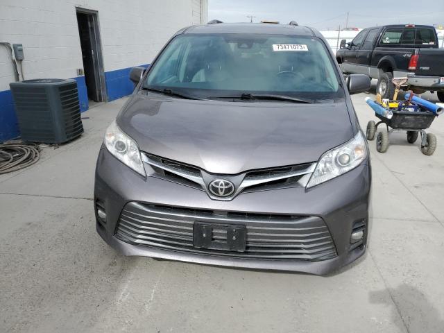 5TDYZ3DC8JS904417 - 2018 TOYOTA SIENNA XLE GRAY photo 5