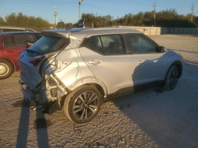 3N1CP5CU7JL537850 - 2018 NISSAN KICKS S SILVER photo 3