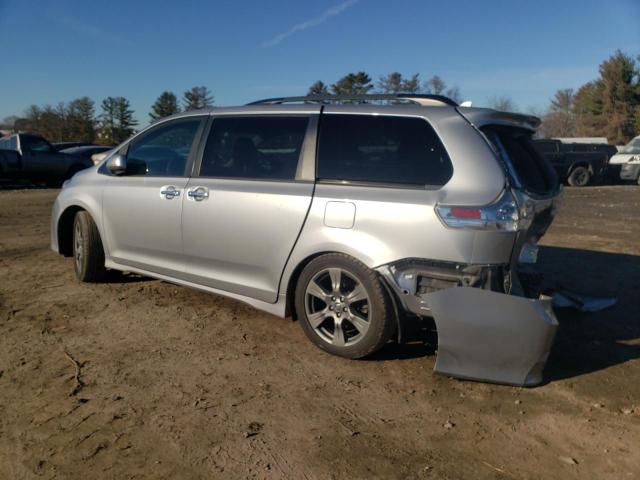 5TDXZ3DC1JS947413 - 2018 TOYOTA SIENNA SE SILVER photo 2