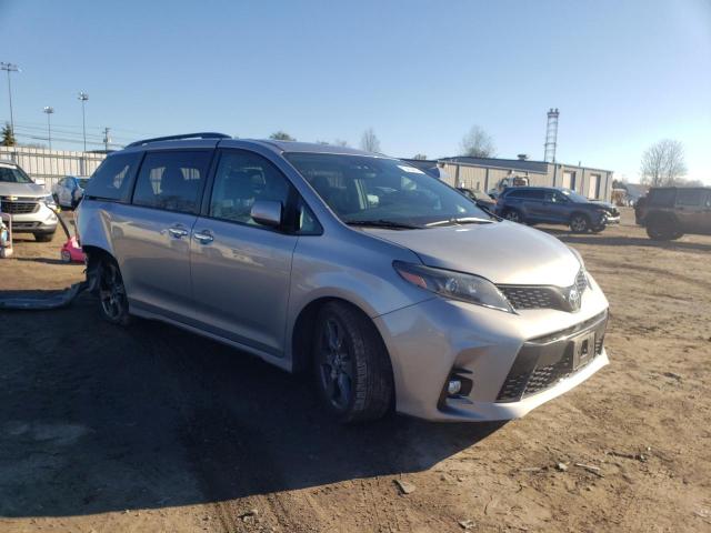 5TDXZ3DC1JS947413 - 2018 TOYOTA SIENNA SE SILVER photo 4