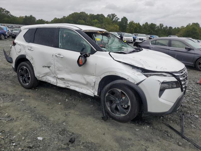 JN8BT3BB9RW423335 - 2024 NISSAN ROGUE SV WHITE photo 4