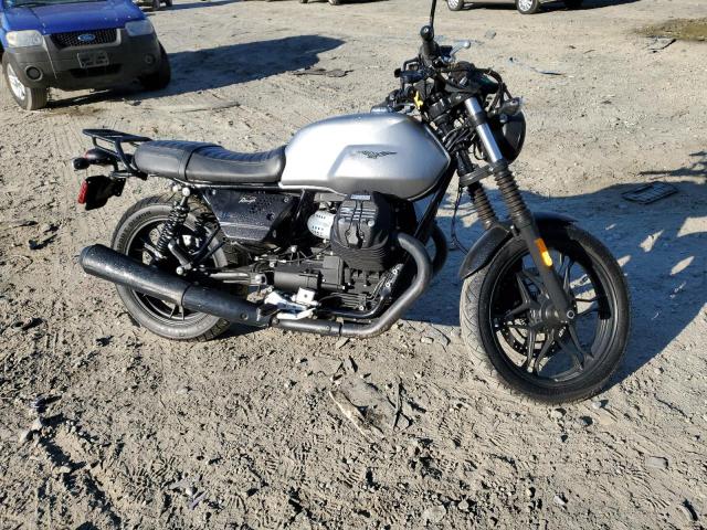 ZGULDUA26JM000083 - 2018 MOTO GUZZI V7 III TWO TONE photo 1