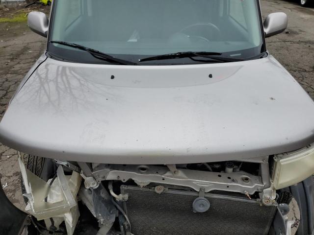 JTLKT324764053902 - 2006 TOYOTA SCION XB Silber Foto 11