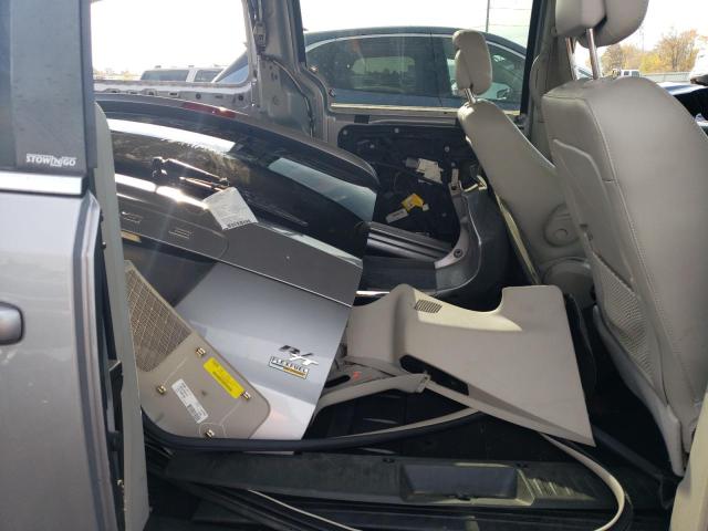 2C4RC1BG5DR662389 - 2013 CHRYSLER TOWN & COU TOURING ვერცხლისფერი ფოტო 11