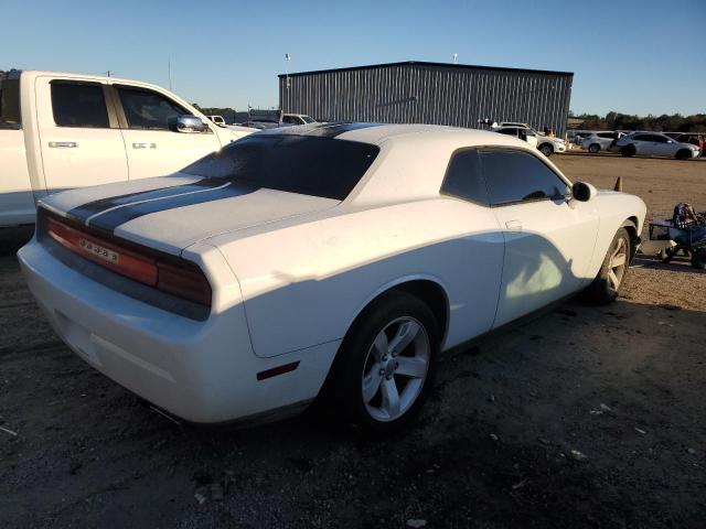 2B3CJ4DG7BH516574 - 2011 DODGE CHALLENGER WHITE photo 3