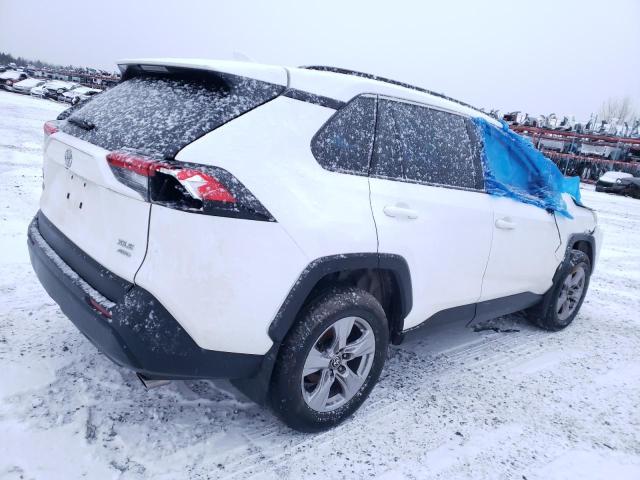 2T3R1RFV5NC319880 - 2022 TOYOTA RAV4 XLE WHITE photo 3