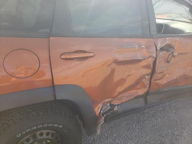 1C4PJMBS7FW685461 - 2015 JEEP CHEROKEE TRAILHAWK 橙色 照片 10