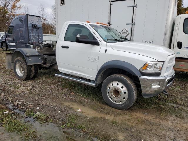 3C7WRKAL6JG179651 - 2018 RAM 4500 WHITE photo 4