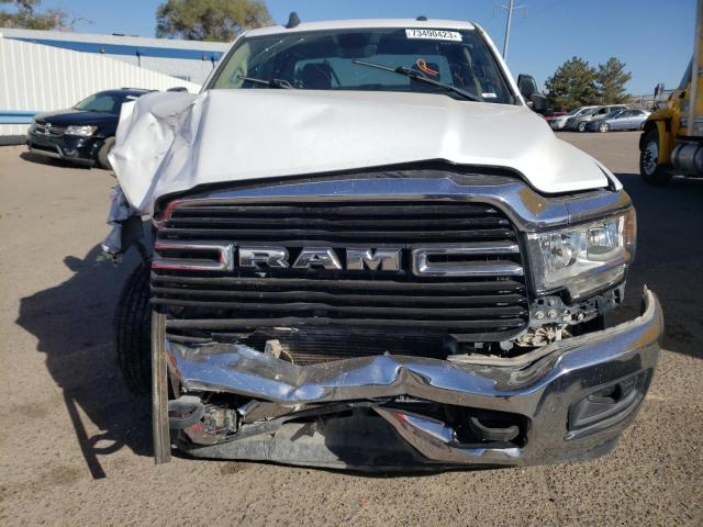 3C6UR5DL8KG565059 - 2019 RAM 2500 BIG HORN WHITE photo 5