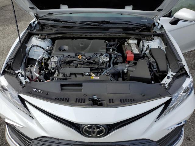 4T1F11AK6MU609195 - 2021 TOYOTA CAMRY XLE WHITE photo 11