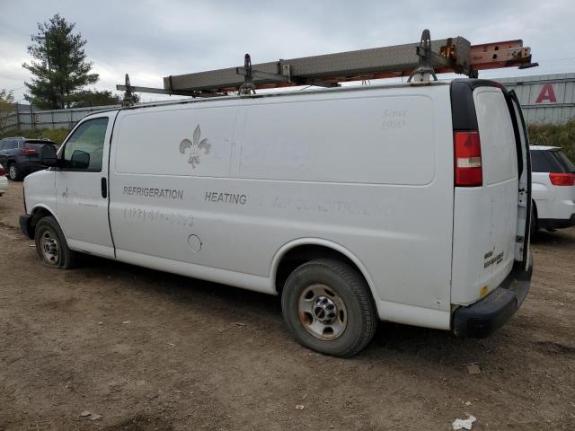 1GTZ7UCG8B1113209 - 2011 GMC SAVANA G3500 WHITE photo 2