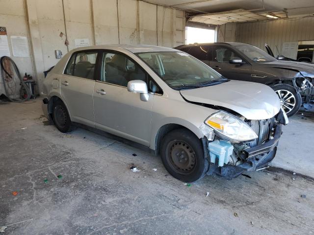 3N1BC11E88L459228 - 2008 NISSAN VERSA S SILVER photo 4