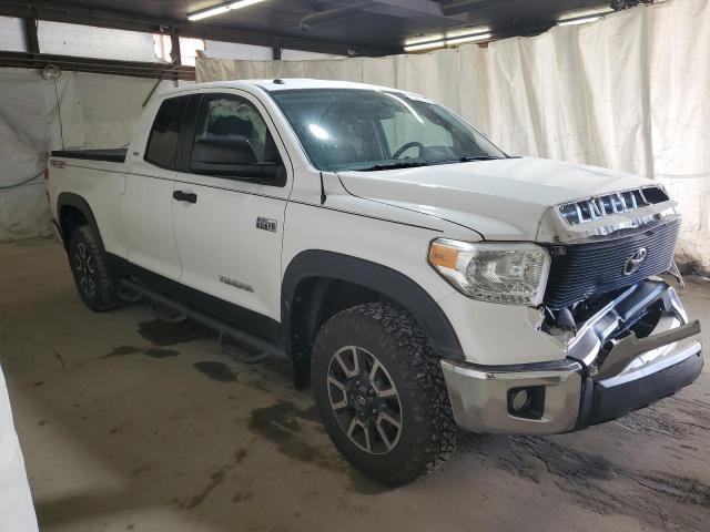 5TFUW5F11GX567350 - 2016 TOYOTA TUNDRA DOUBLE CAB SR/SR5 WHITE photo 4