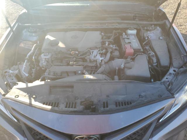 4T1B11HK1JU543056 - 2018 TOYOTA CAMRY L GRAY photo 11