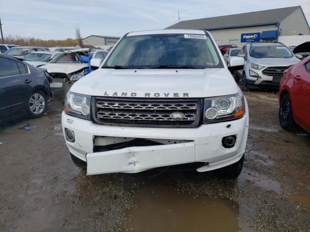 SALFR2BG5DH345899 - 2013 LAND ROVER LR2 HSE WHITE photo 5