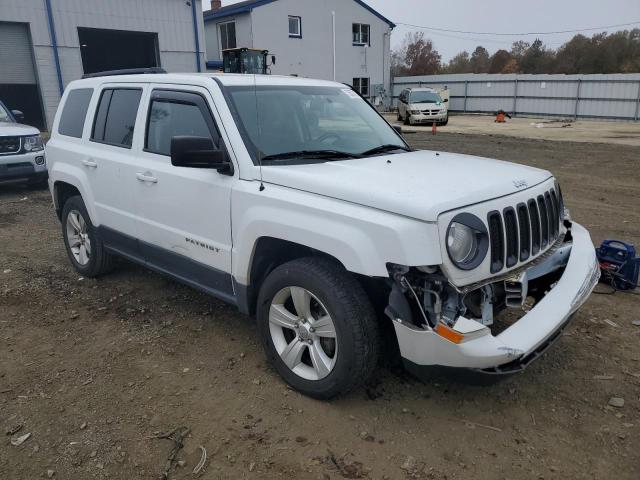 1C4NJRFB1FD332899 - 2015 JEEP PATRIOT LATITUDE WHITE photo 4