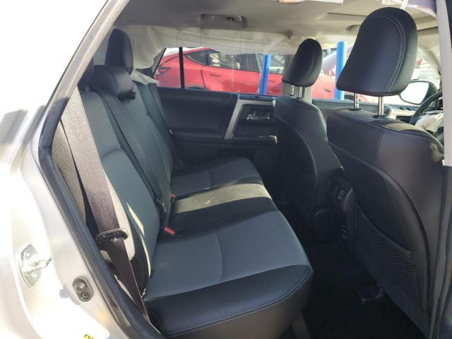 JTEBU5JR9G5316268 - 2016 TOYOTA 4RUNNER SR5/SR5 PREMIUM 银色 照片 11