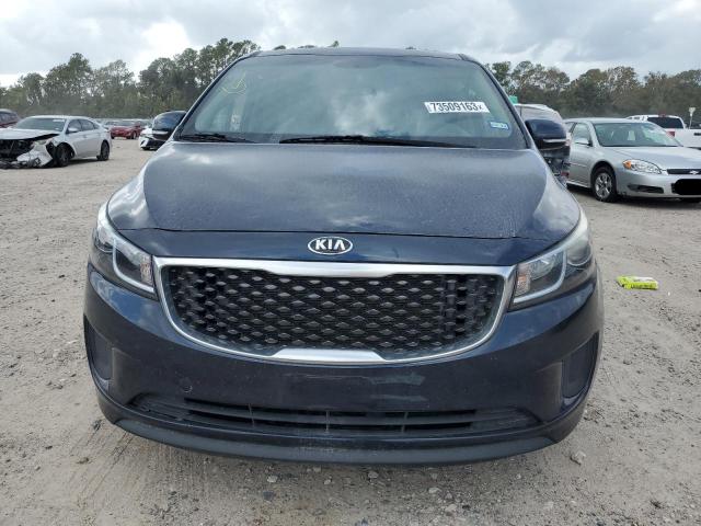 KNDMB5C11H6230023 - 2017 KIA SEDONA LX BLACK photo 5