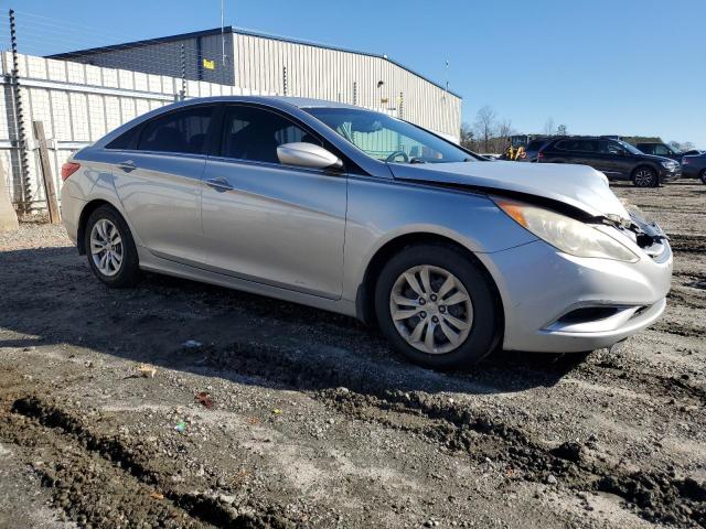 5NPEB4AC2CH389831 - 2012 HYUNDAI SONATA GLS SILVER photo 4