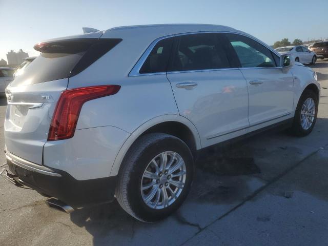 1GYKNARS1JZ208609 - 2018 CADILLAC XT5 WHITE photo 3