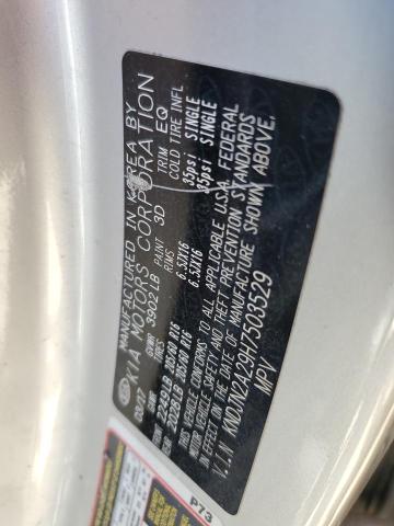 KNDJN2A29H7503529 - 2017 KIA SOUL SILVER photo 13