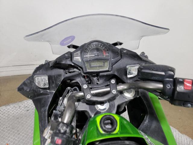 JKAEXEE16EDA17026 - 2014 KAWASAKI EX650 E TWO TONE photo 8