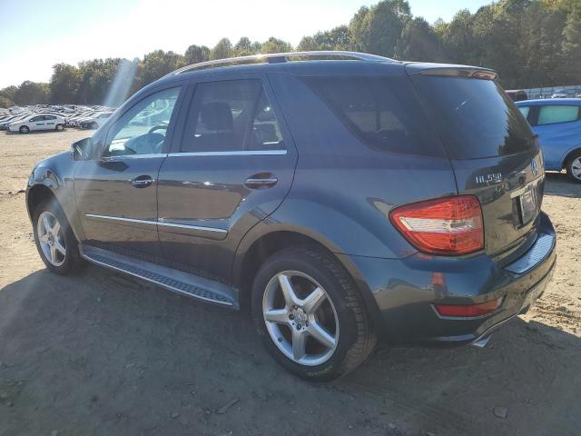 4JGBB7CB0BA709030 - 2011 MERCEDES-BENZ ML 550 4MATIC CHARCOAL photo 2