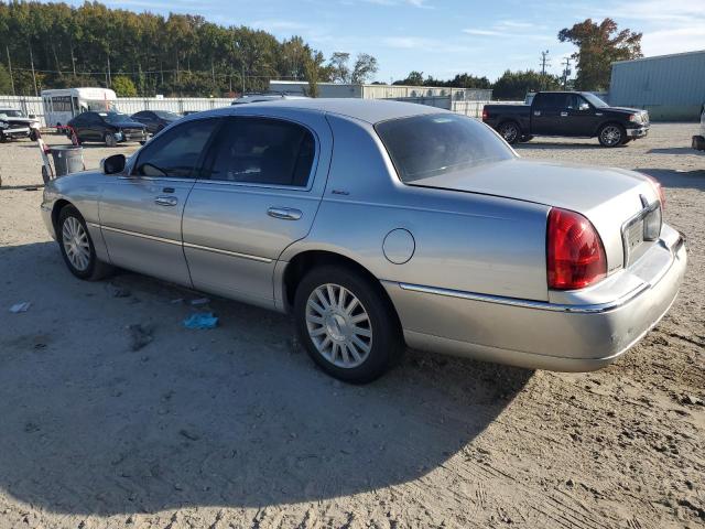 1LNHM81W93Y700223 - 2003 LINCOLN TOWN CAR EXECUTIVE SILVER photo 2